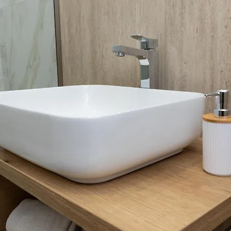 Ludo House - Charming Con Patio A Due Passi Dalla Cattedrale Appartement *