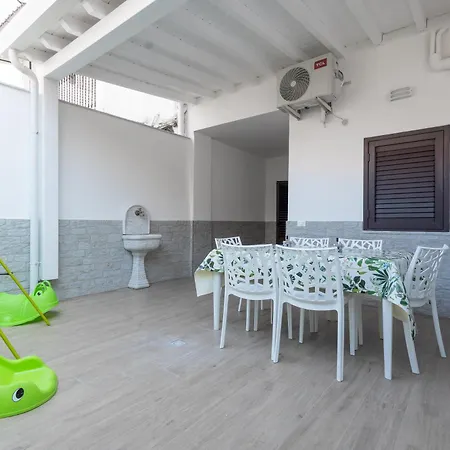 Ludo House - Charming Con Patio A Due Passi Dalla Cattedrale *