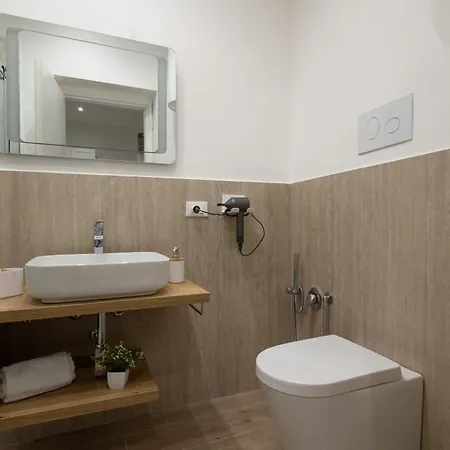 Ludo House - Charming Con Patio A Due Passi Dalla Cattedrale Appartement *